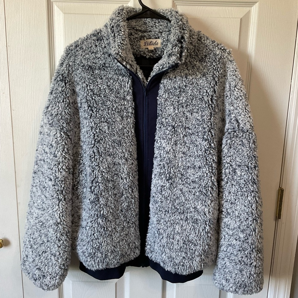 Listicle Sherpa jacket. Full Zip. Navy and white. size L.